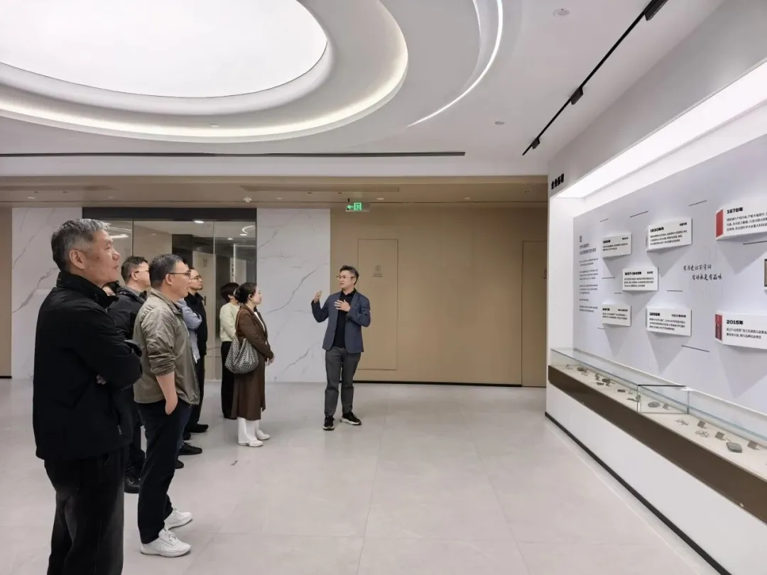共话发展走访毛源昌眼镜